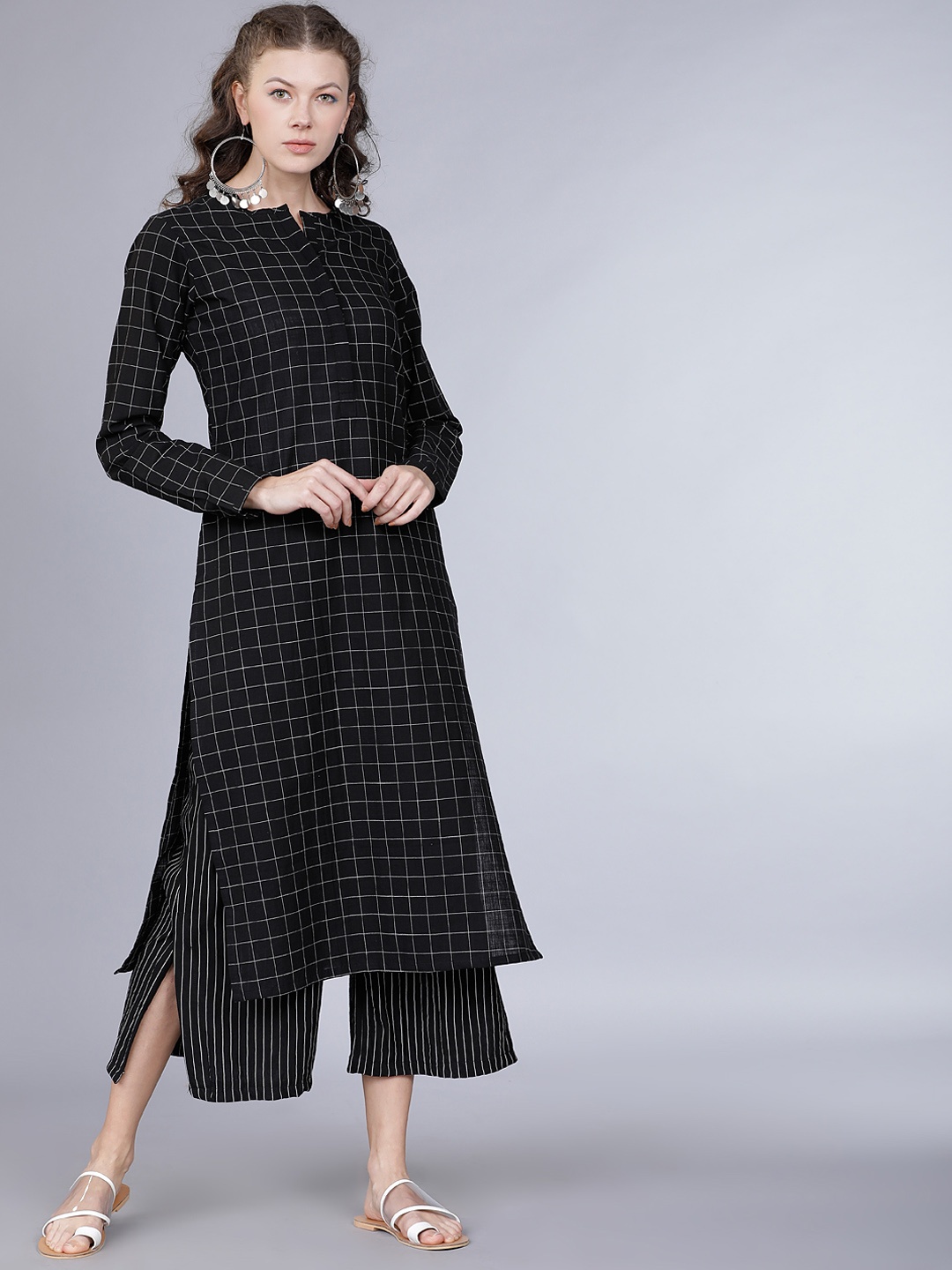 

Vishudh Women Black Checked Straight Kurta