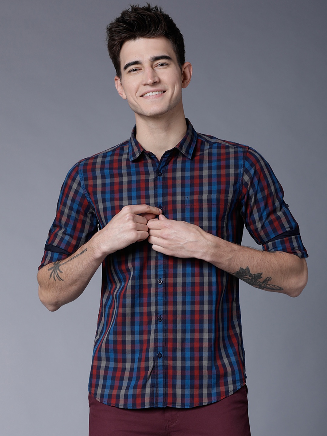 

HIGHLANDER Men Navy Blue & Red Slim Fit Checked Casual Shirt