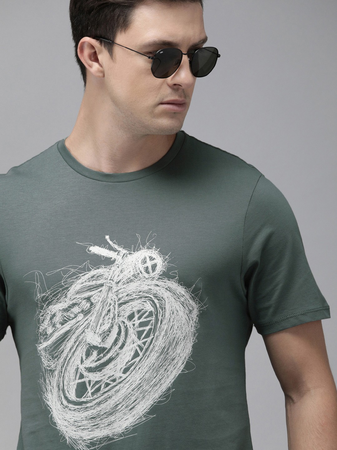 

Roadster Men Charcoal Grey & White Conversational Printed Round Neck T-shirt