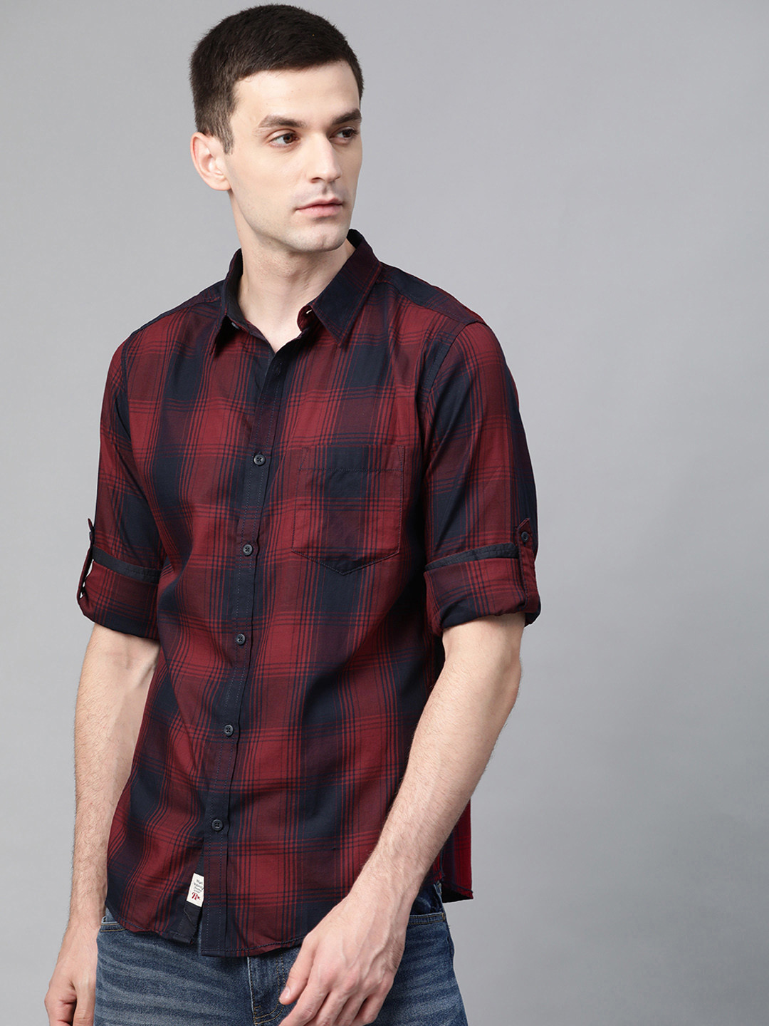 

Roadster Men Maroon & Navy Blue Regular Fit Checked Casual Shirt