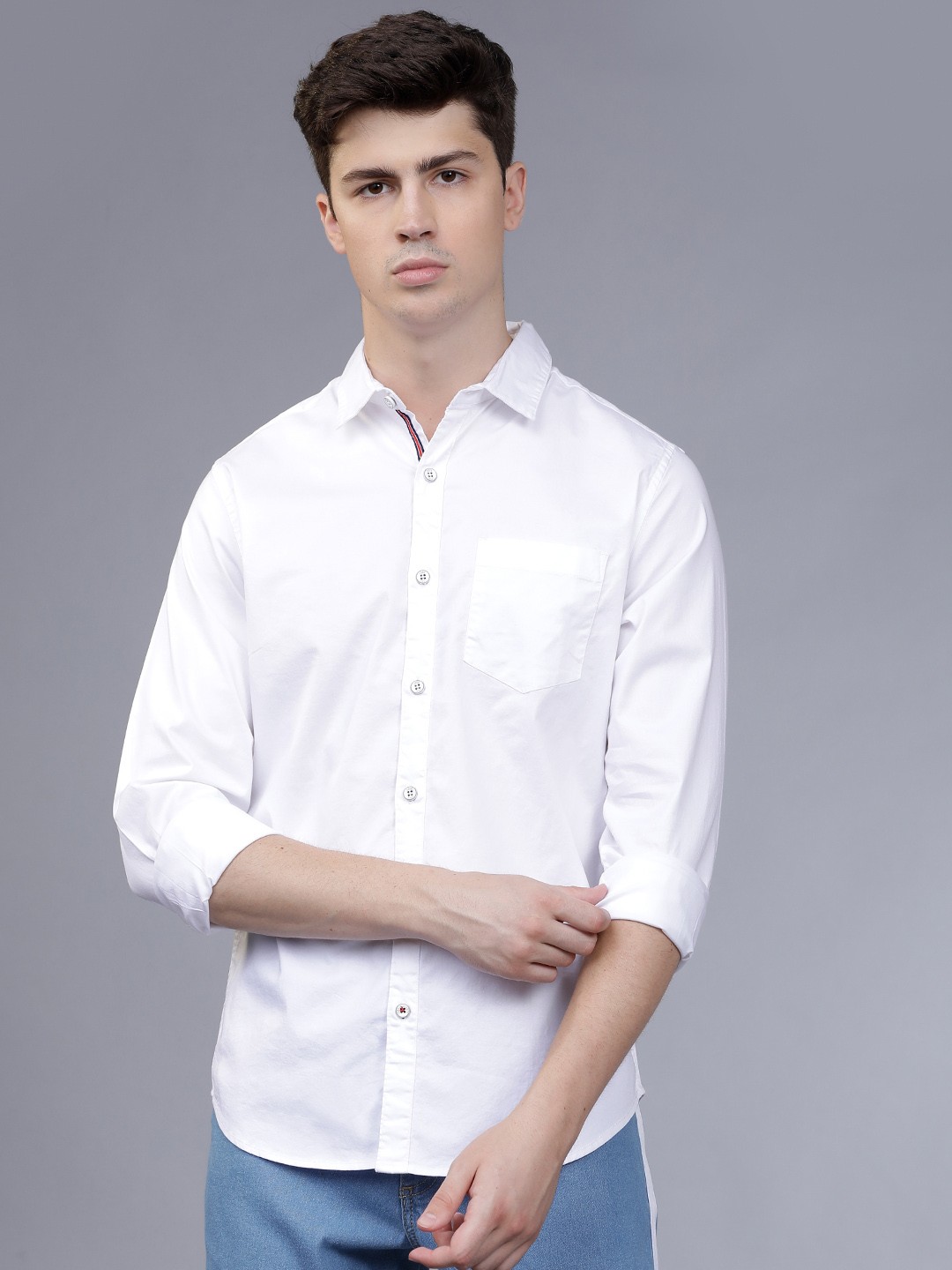 

LOCOMOTIVE Men White Slim Fit Solid Casual Shirt