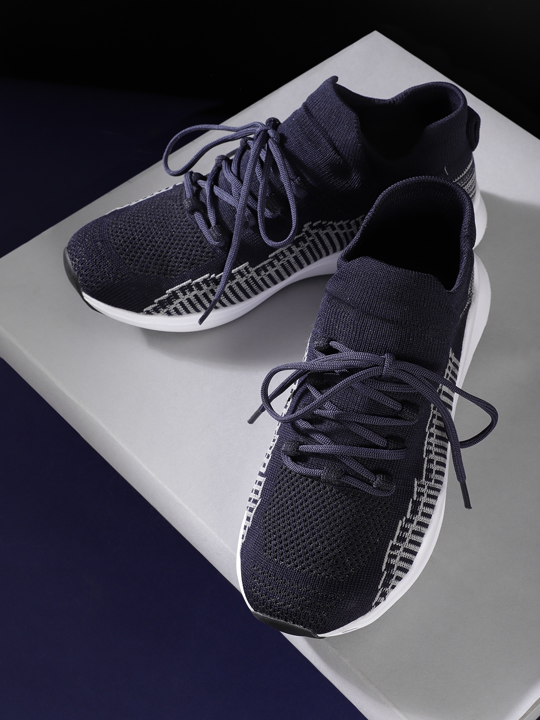 

Crew STREET Men Navy Blue & Grey Woven Design Running Shoes