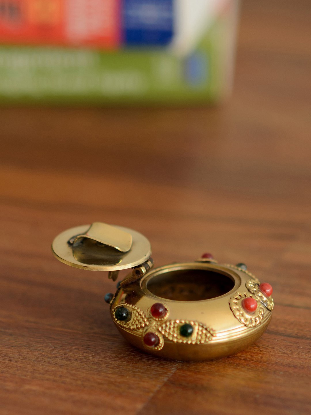 

eCraftIndia Gold Toned Brass Round Ash Tray