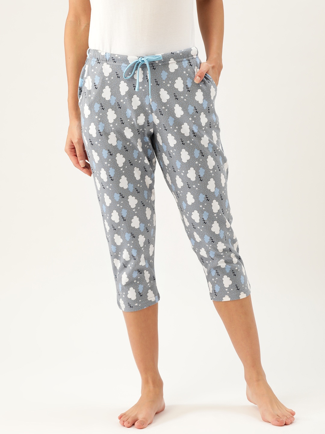 

Kanvin Women Blue & White Printed Regular Fit Lounge Capris