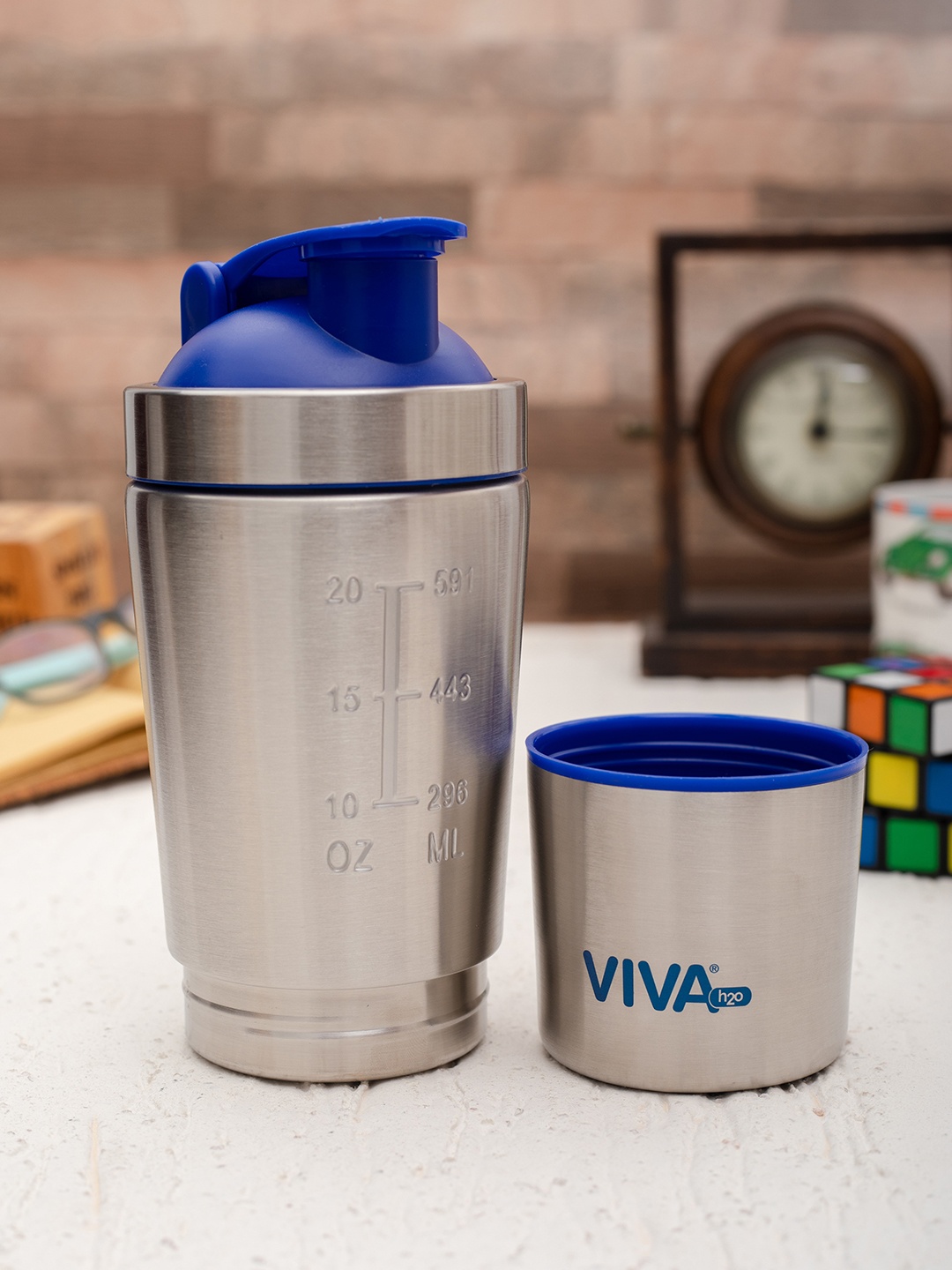 

VIVA h2o Unisex Silver-Toned & Blue Solid Stainless Steel Water Bottle