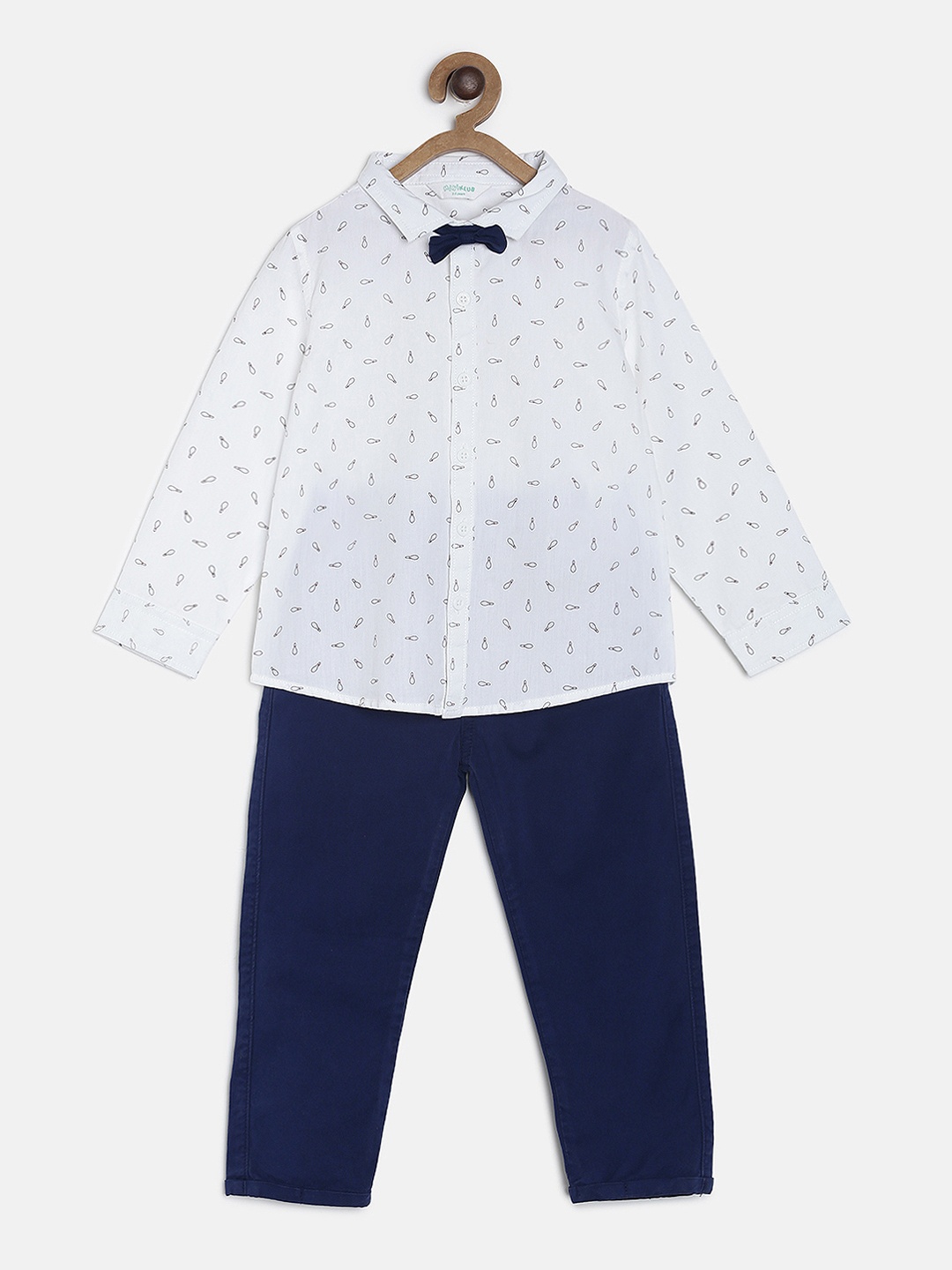 

MINI KLUB Boys White & Black Regular Fit Printed Casual Shirt