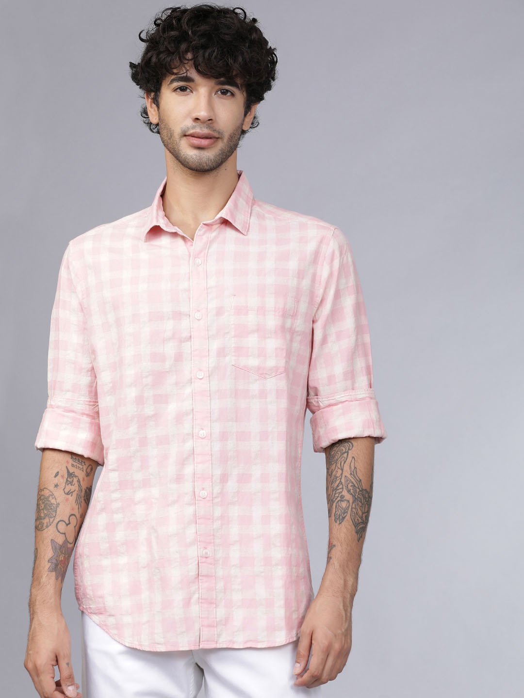 

HIGHLANDER Men Pink & Beige Slim Fit Checked Casual Shirt