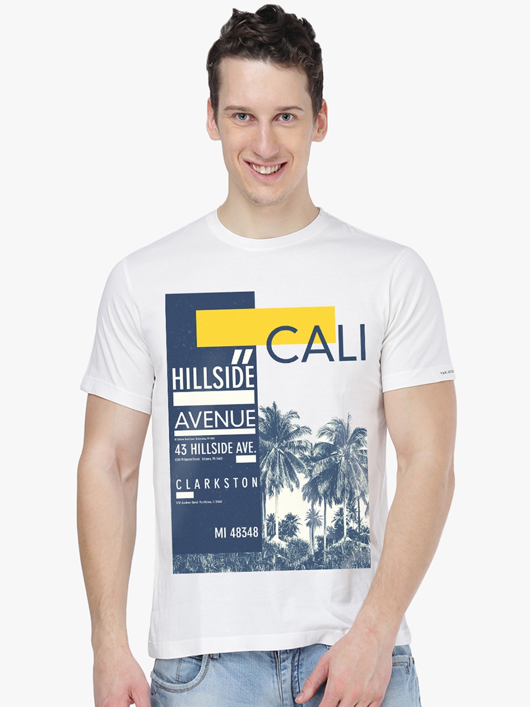 

THREADCURRY Men White Printed Round Neck T-shirt