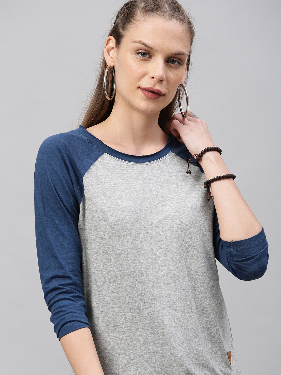 

Roadster Women Grey Melange Solid Round Neck Raglan Sleeved T-shirt With Layered Detailing