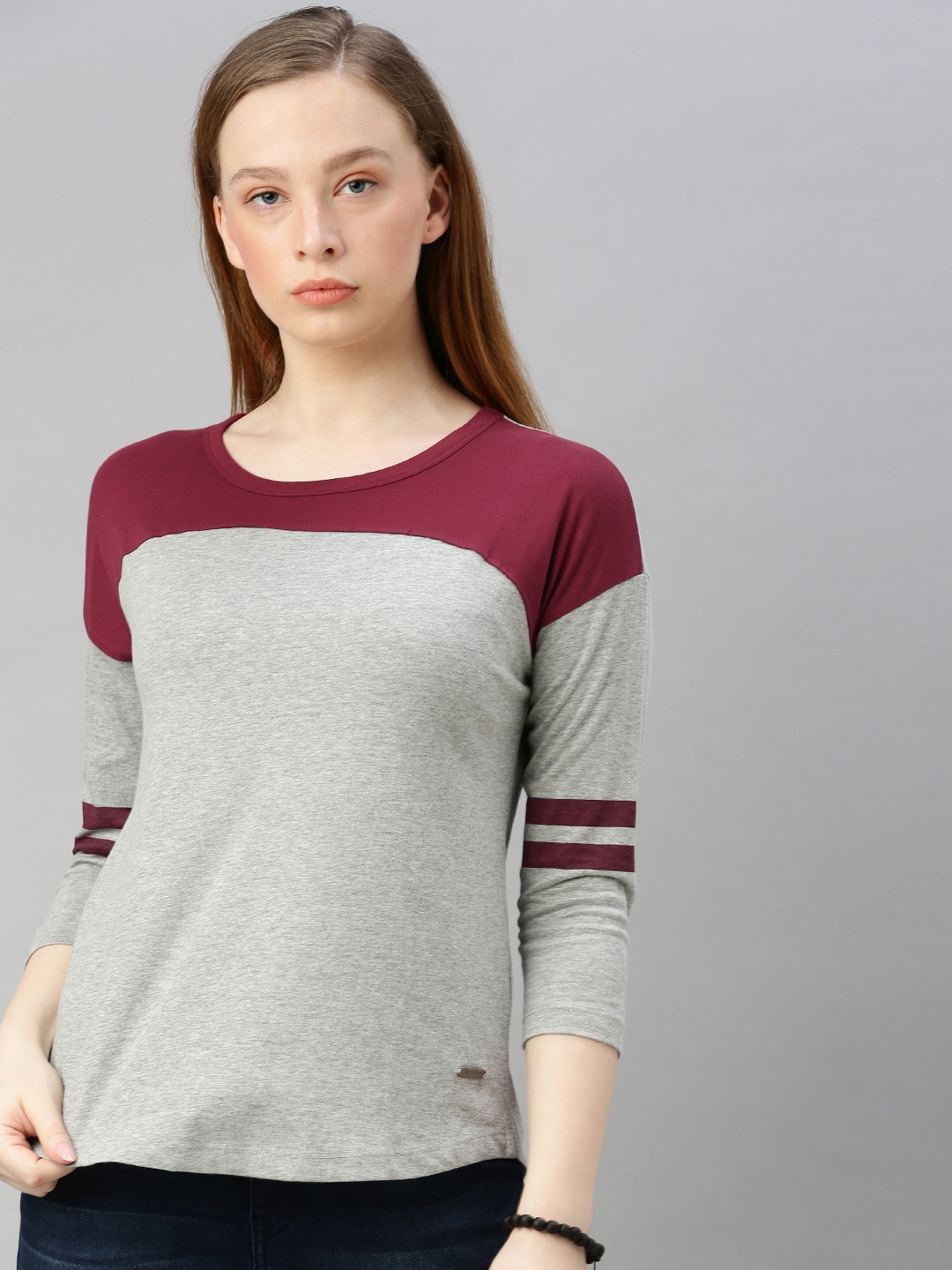 

Roadster Women Grey Melange & Burgundy Colourblocked Round Neck T-shirt