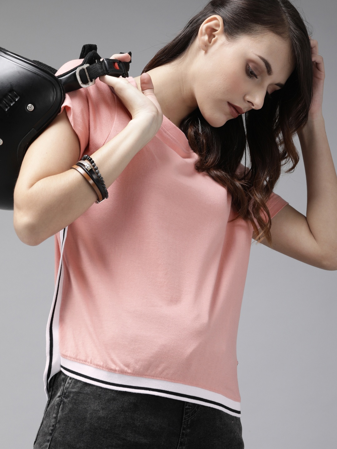 

Roadster Women Pink Solid Round Neck Relaxed Fit T-shirt with Taping Detail