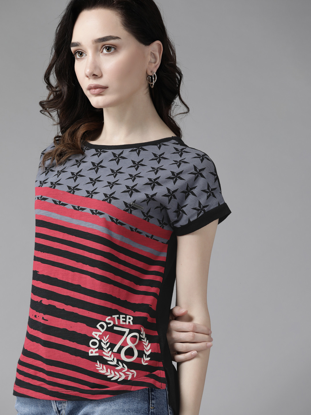 

Roadster Women Black Red Printed Round Neck Pure Cotton T-shirt
