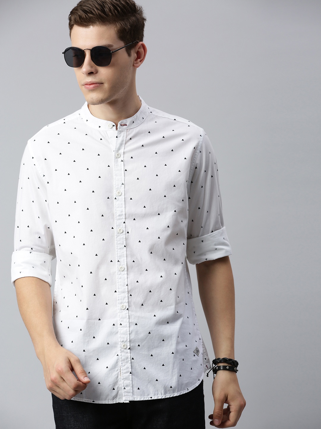 

Roadster Men Navy White & Black Geometric Printed Casual Shirt