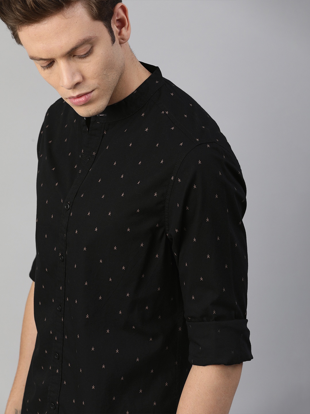 

Roadster Men Black & Beige Conversational Printed Pure Cotton Casual Shirt