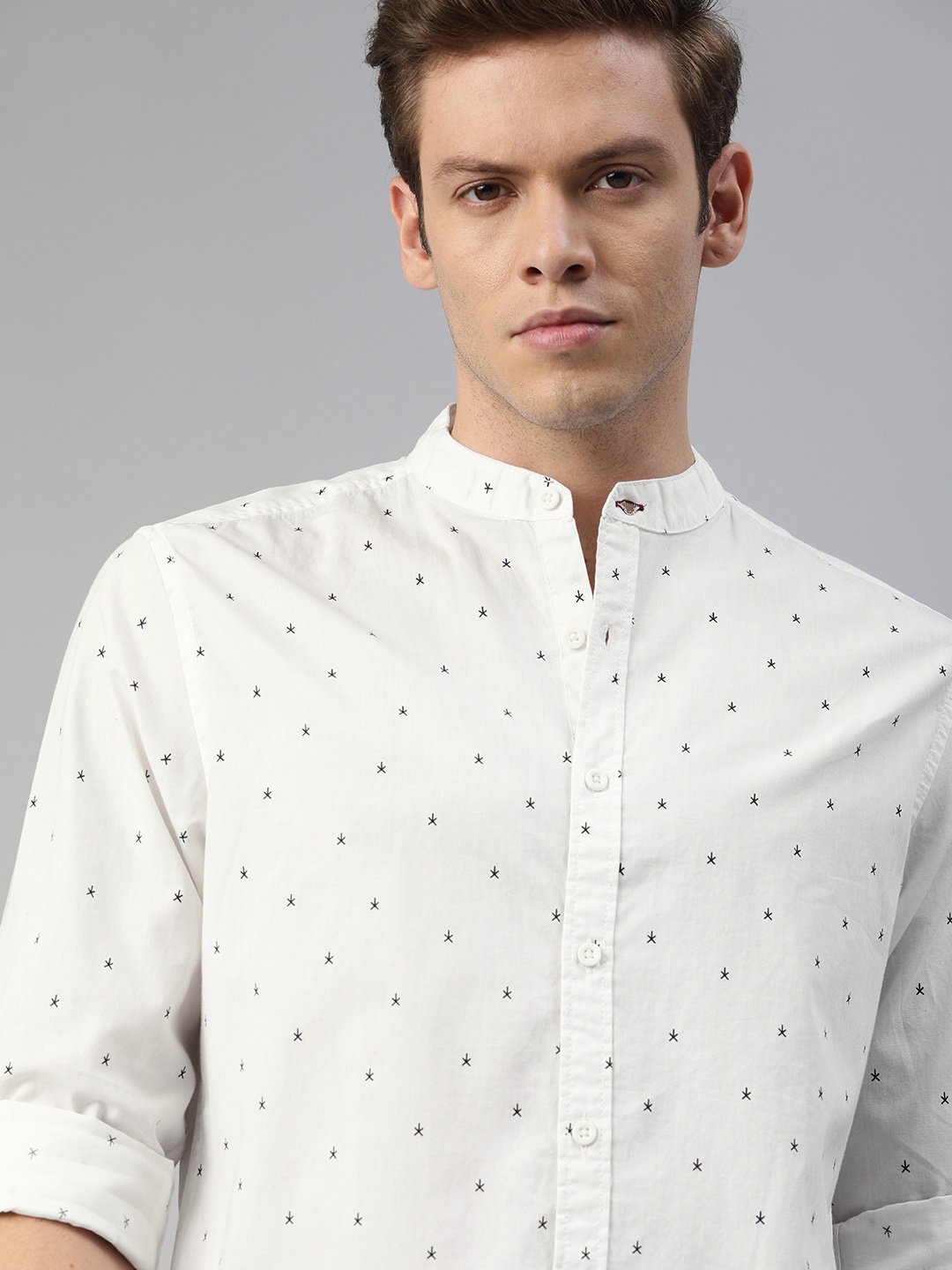 

Roadster Men White & Black Regular Fit Conversational Printed Casual Shirt