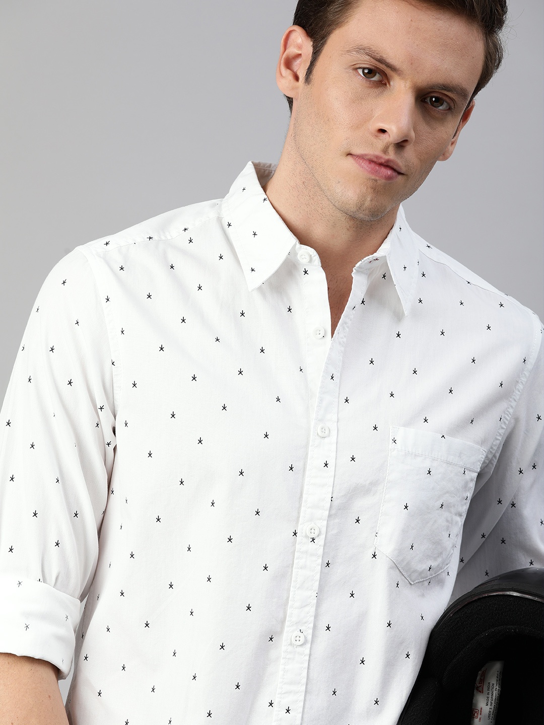 

Roadster Men White & Black Regular Fit Printed Casual Shirt