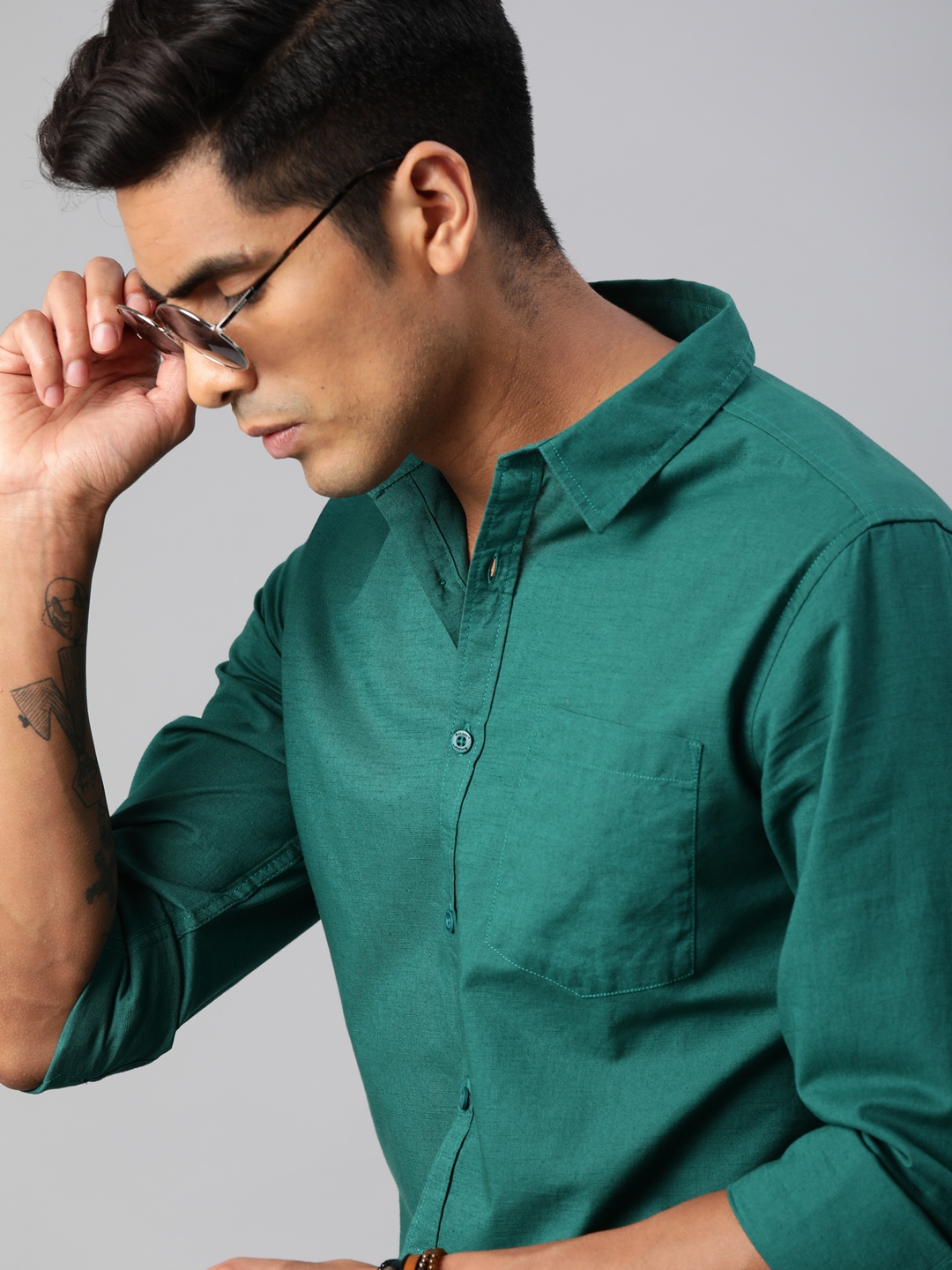 

Roadster Men Teal Green Regular Fit Solid Casual Shirt