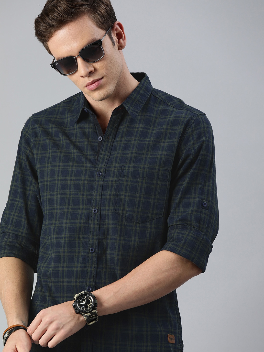 

Roadster Men Navy Blue & Green Regular Fit Checked Casual Shirt