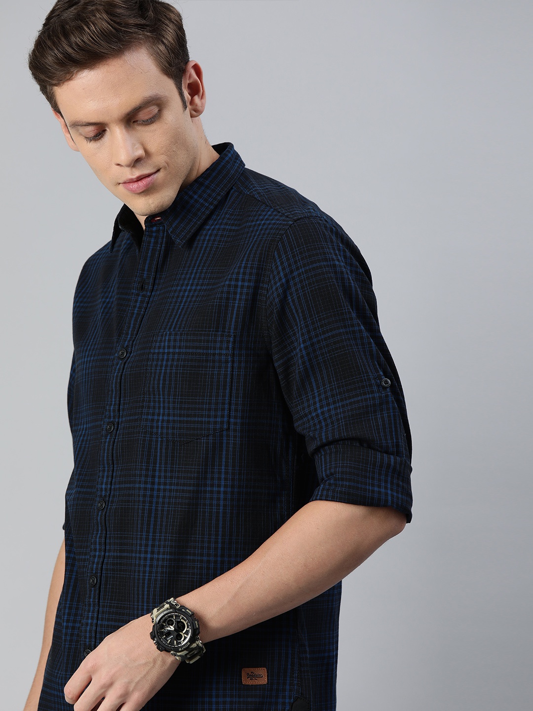 

Roadster Men Black & Blue Regular Fit Checked Casual Shirt