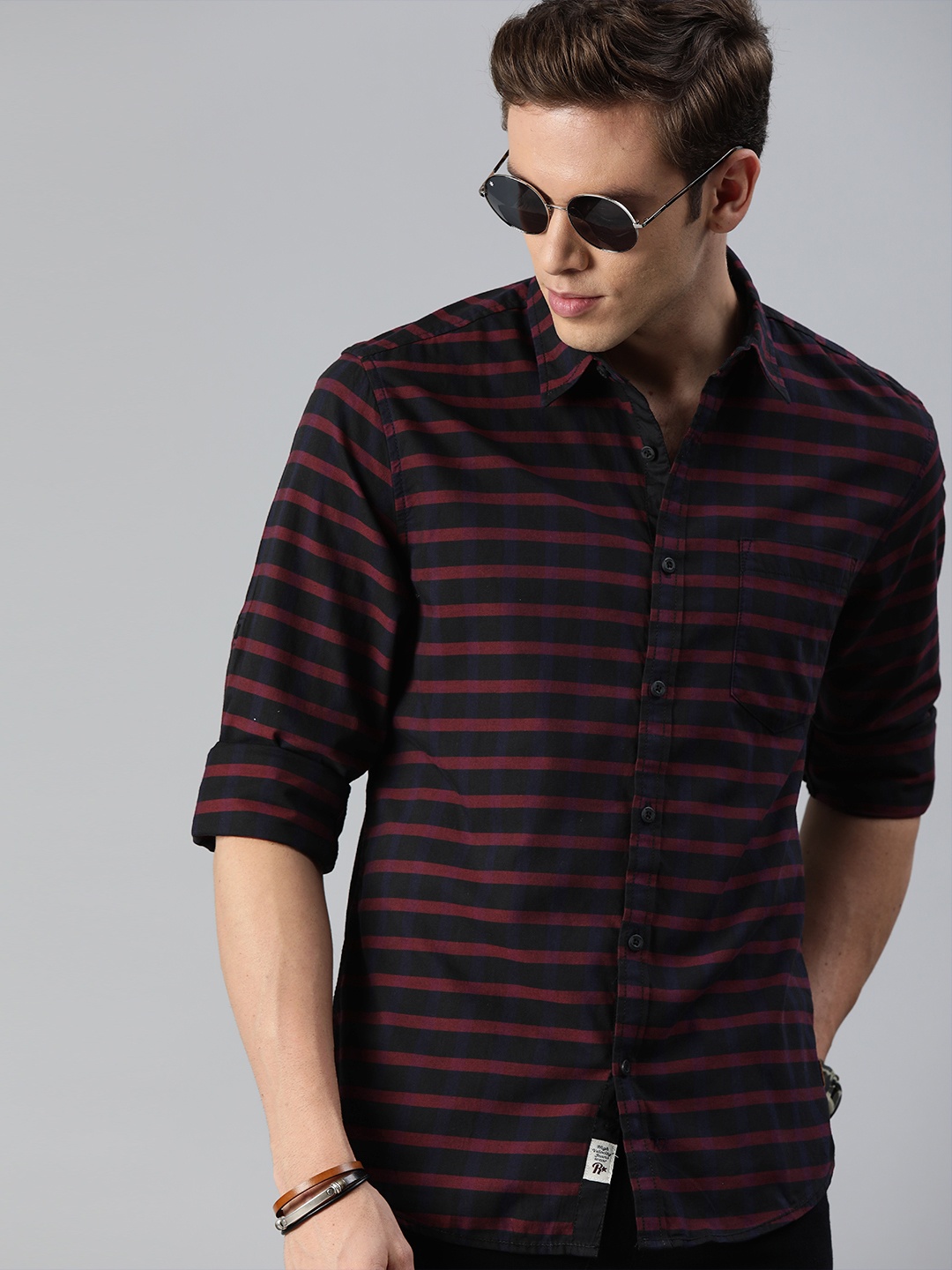

Roadster Men Black & Red Regular Fit Checked Casual Shirt