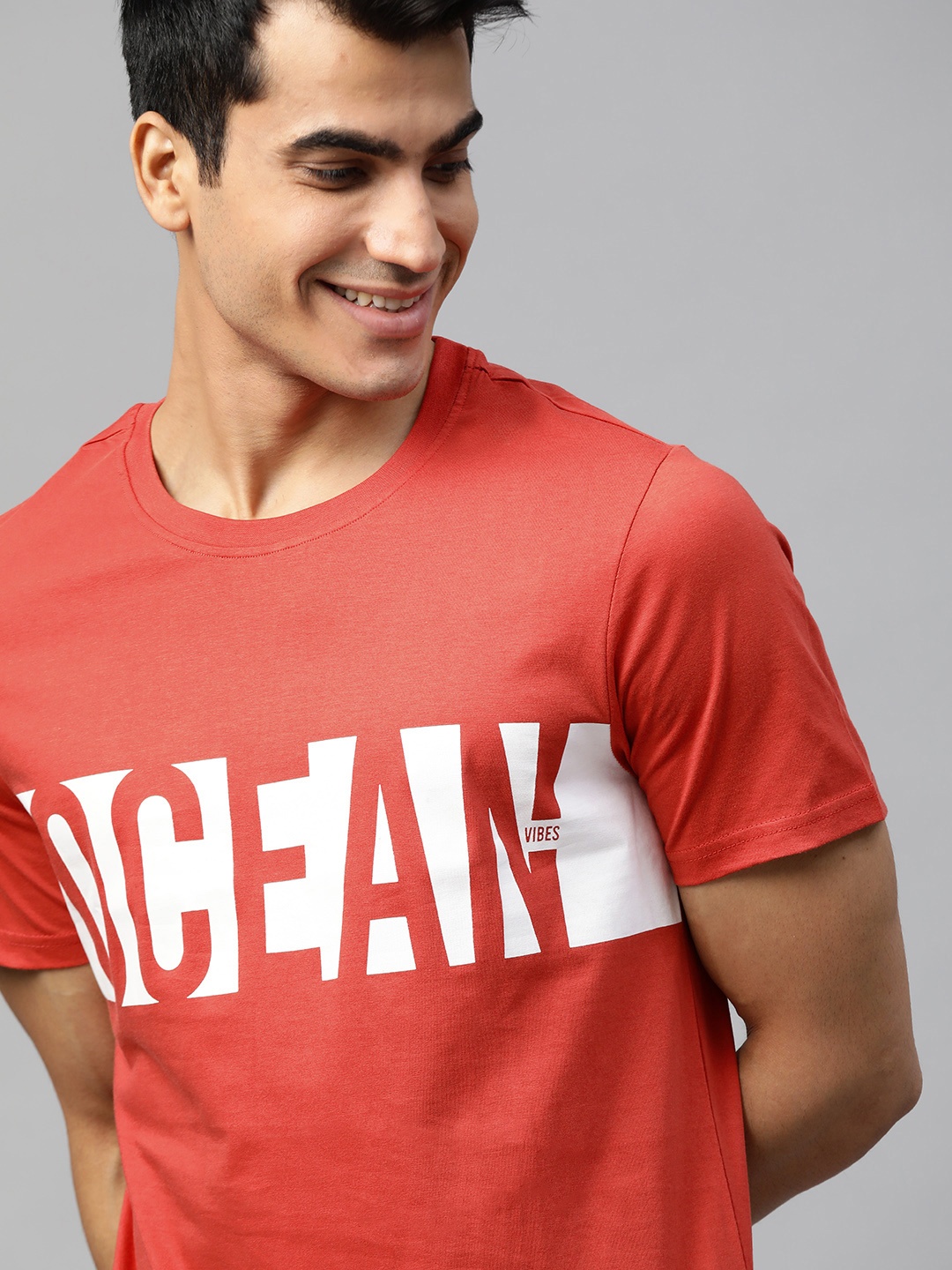 

Mast Harbour Men Rust Red White Printed Round Neck Pure Cotton T-shirt
