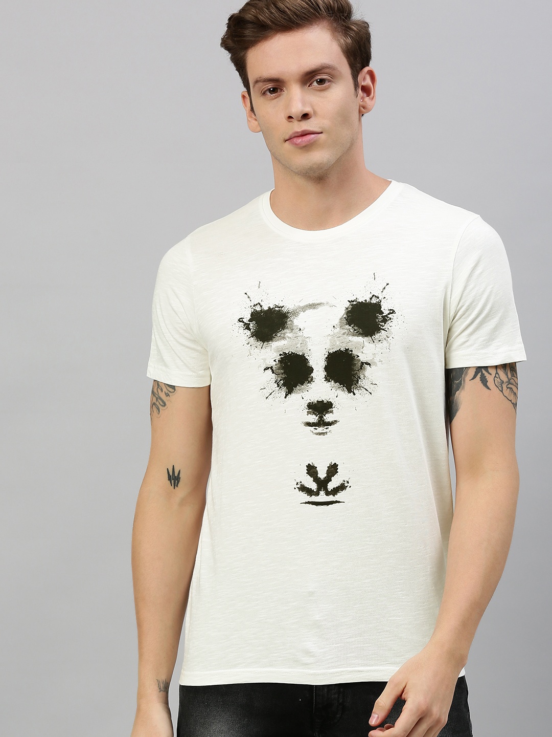 

WROGN x Animal Planet Men Off-White Black Slim Fit Printed Round Neck Pure Cotton T-shirt