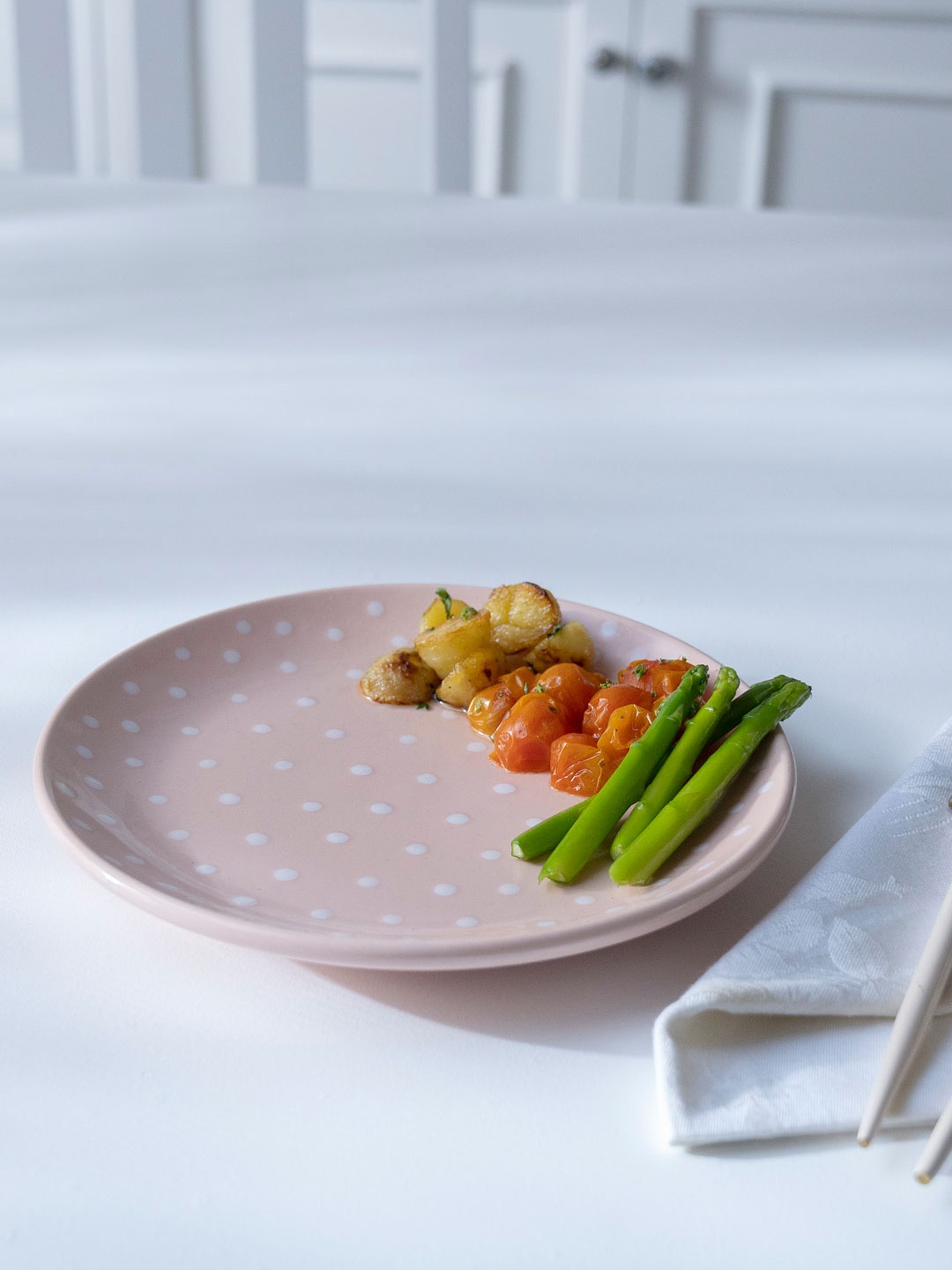 

ellementry Pink Ceramic Breakfast Plate