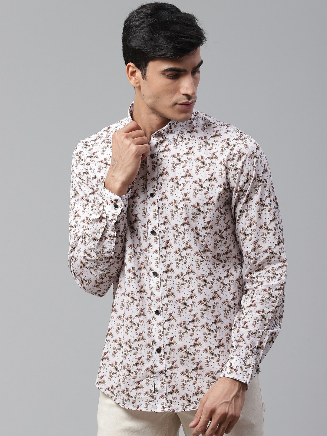 

Blackberrys Men Off-White & Beige Slim Fit Printed Casual Shirt