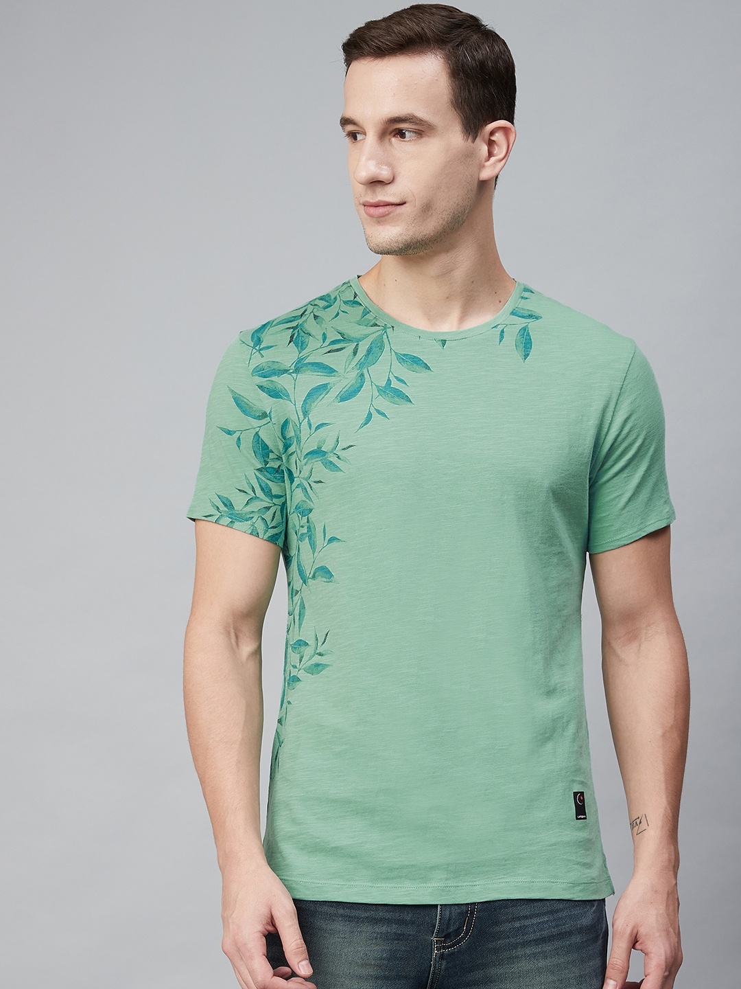 

Blackberrys Men Green Printed Detail Round Neck Pure Cotton T-shirt
