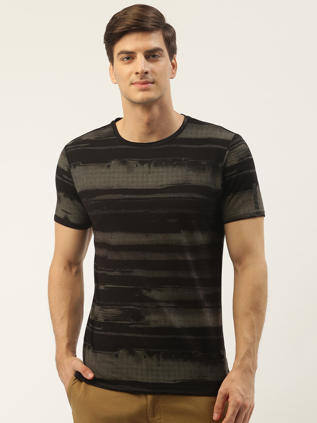 

Blackberrys Men Black & Grey Tie-Dye Striped Round Neck T-shirt