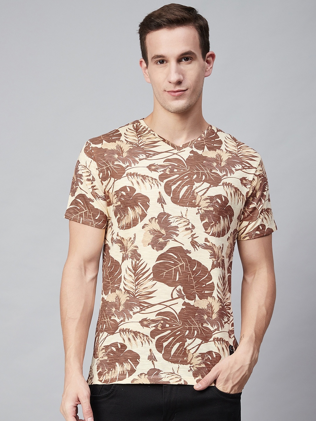 

Blackberrys Men Brown Cream-Coloured Printed V-Neck Pure Cotton T-shirt