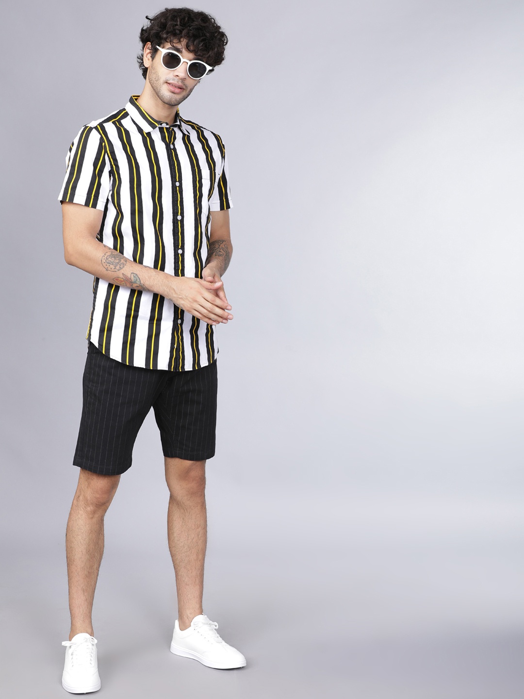 

HIGHLANDER Men White and Black Slim Fit Striped Casual Shirt