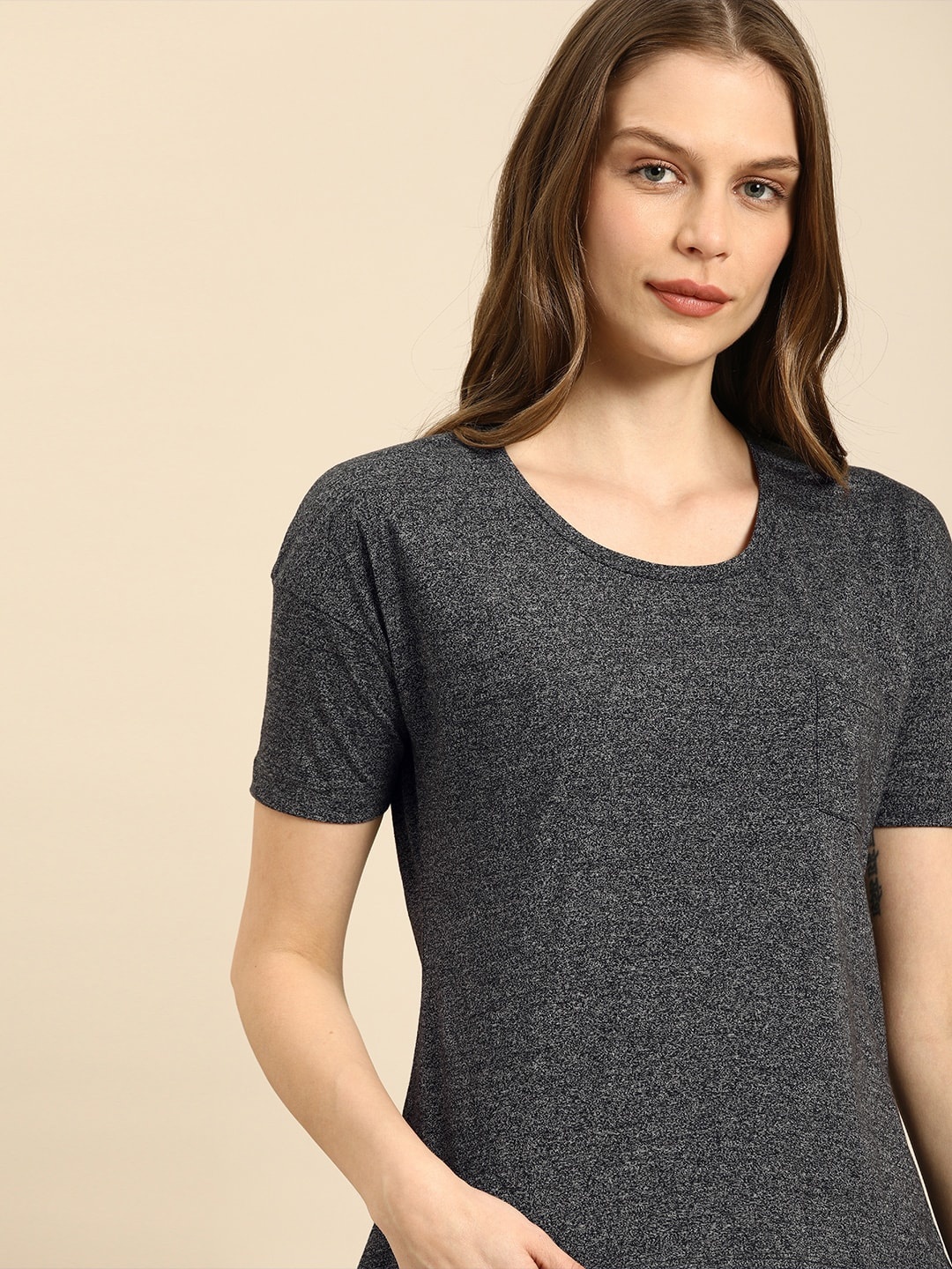 

ether Women Charcoal Grey Solid Grindle Effect Round Neck T-shirt