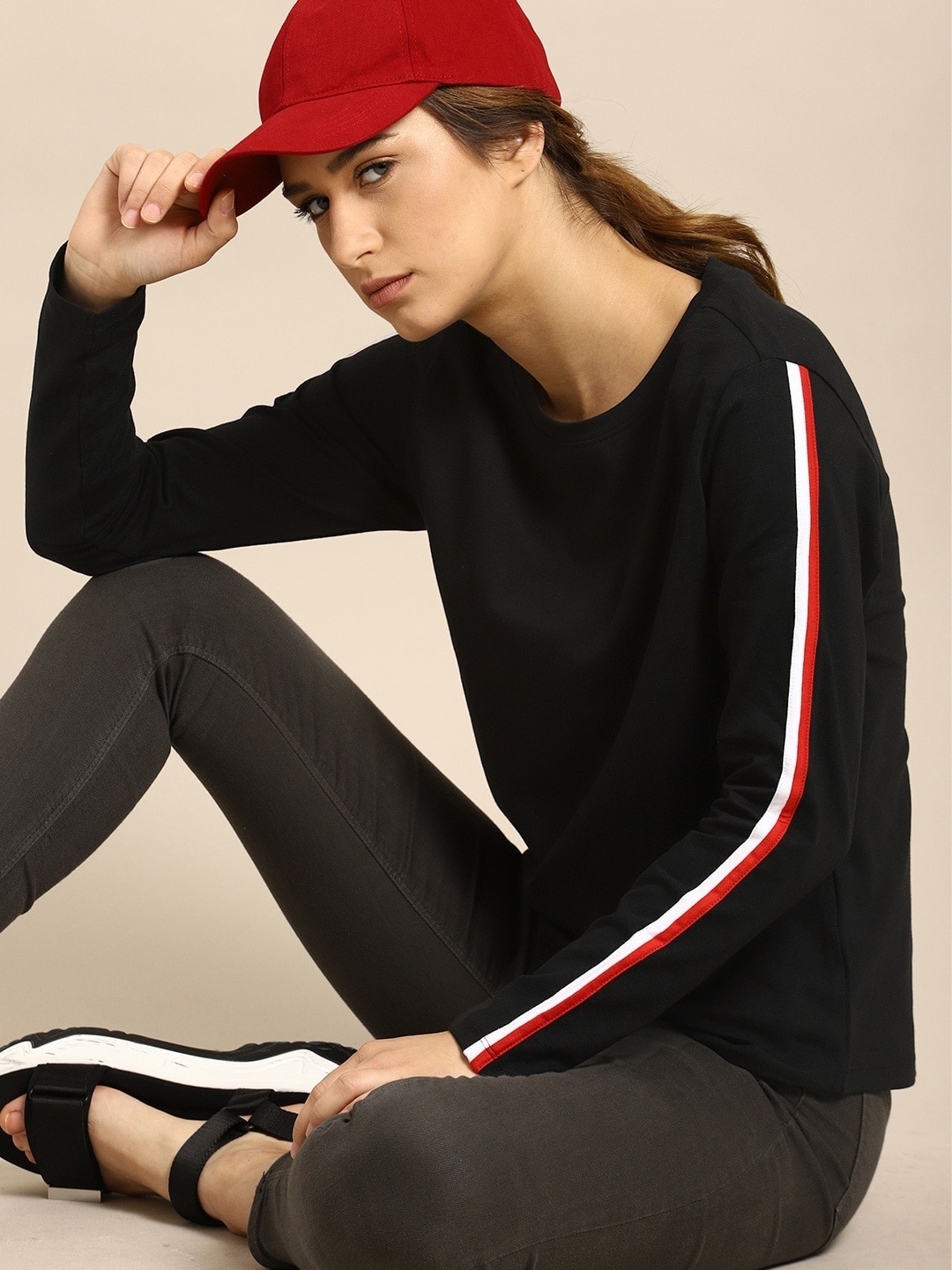 

ether Women Black Solid Round Neck T-shirt