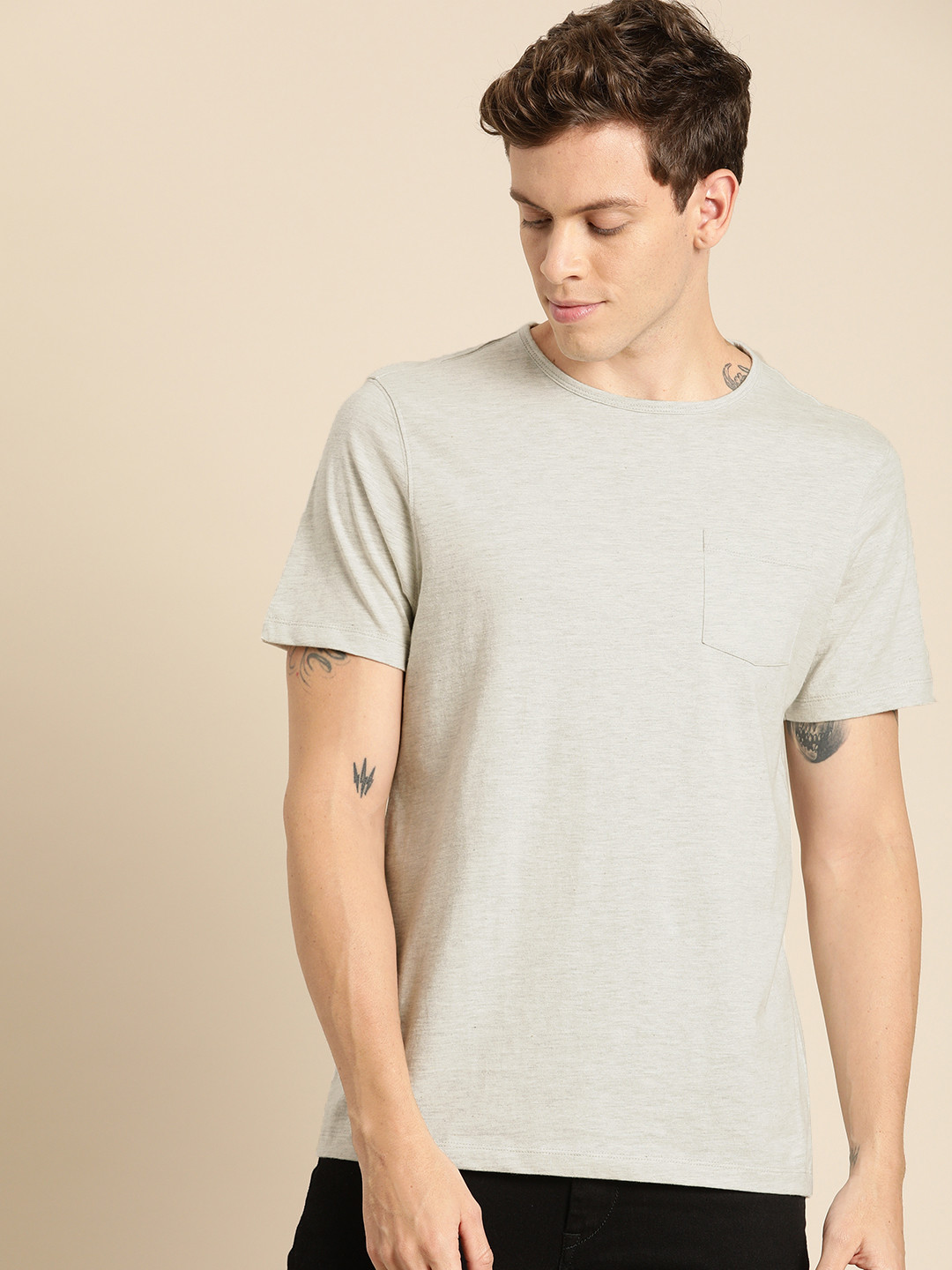 

ether Men Grey Solid Round Neck T-shirt