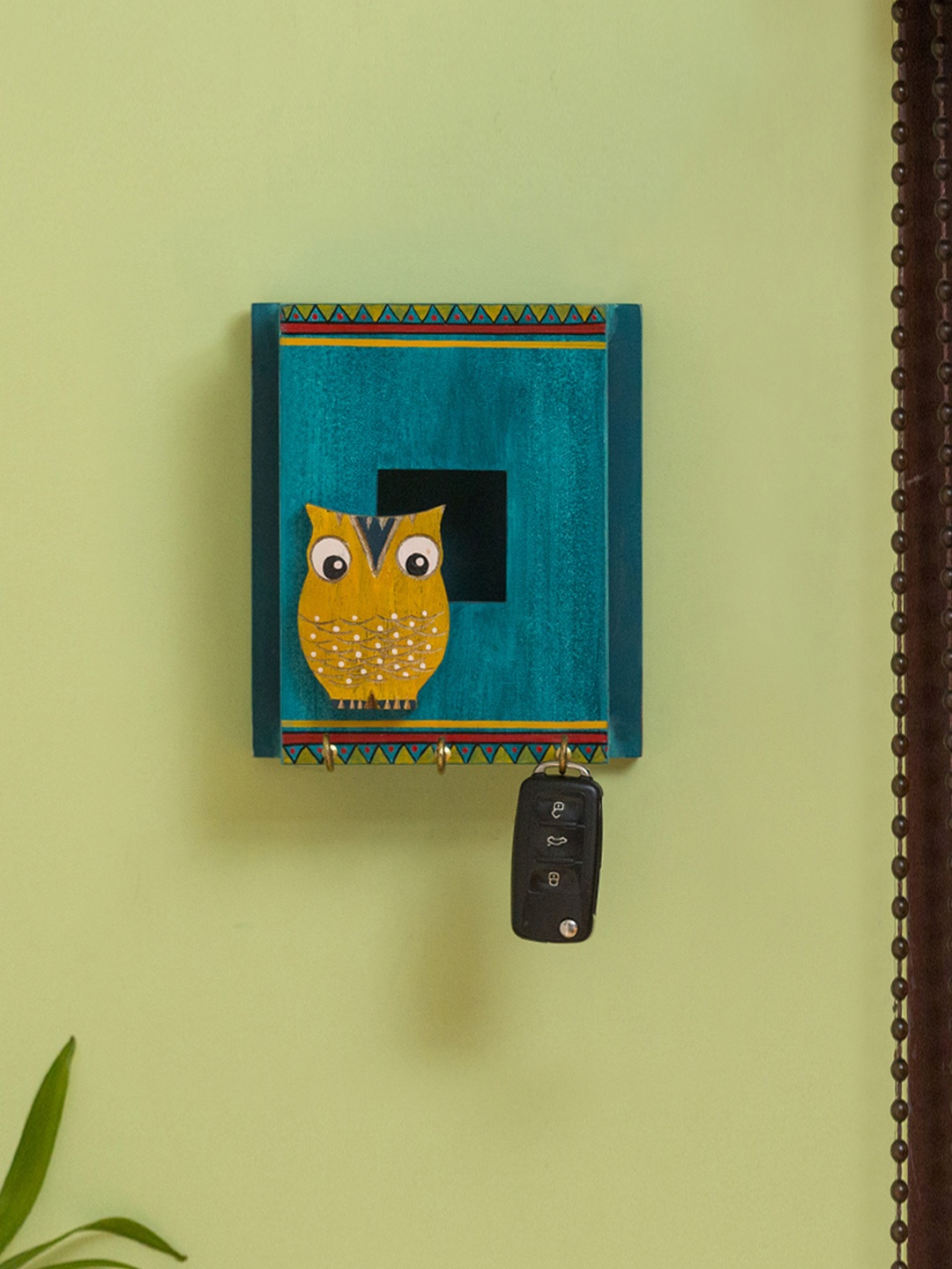 ExclusiveLane Owl Hen Decorative Pine 3 Hooks Wooden Key Holders, Teal