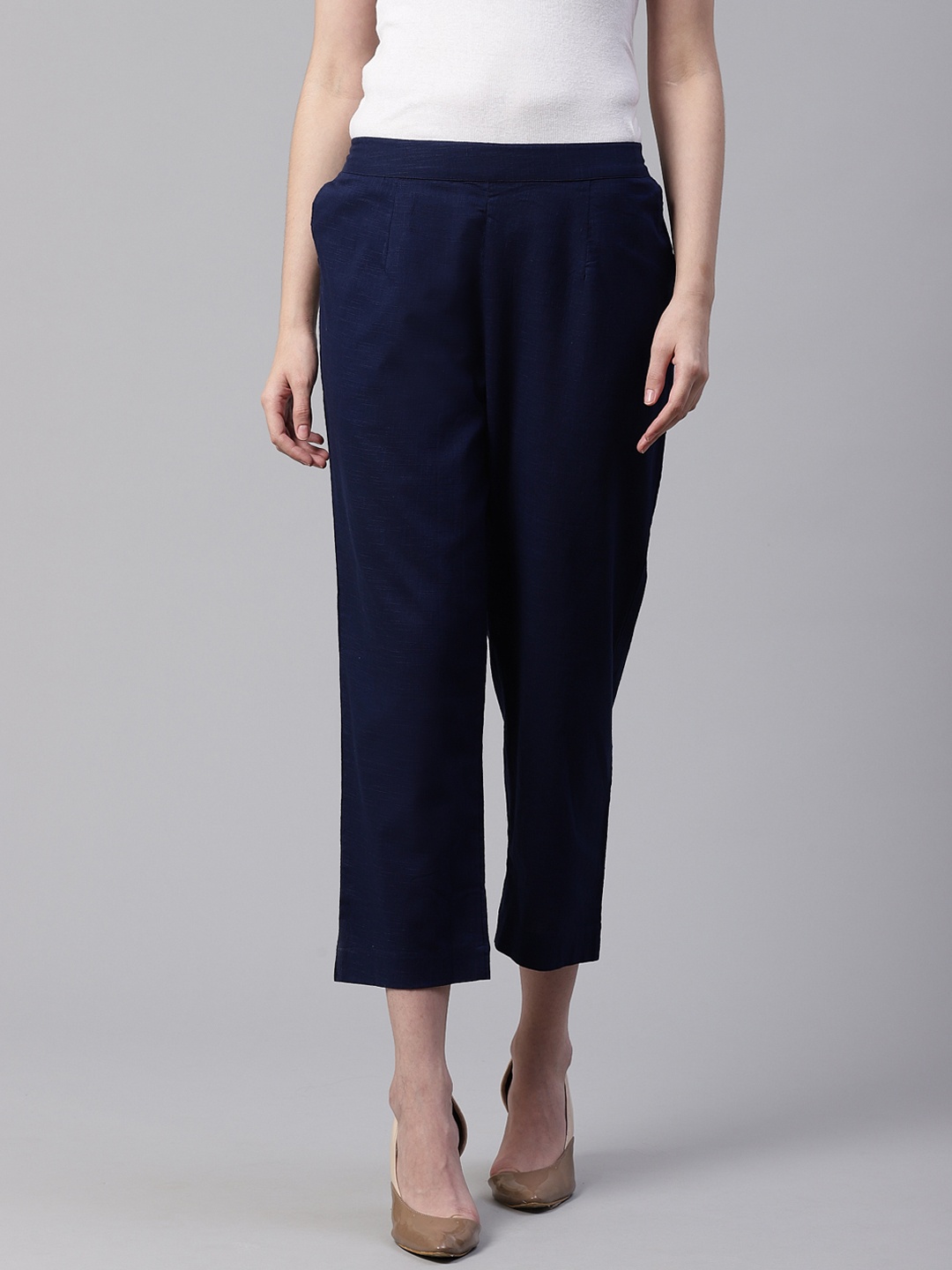 

Divena Women Navy Blue Slim Fit Solid Cropped Trousers