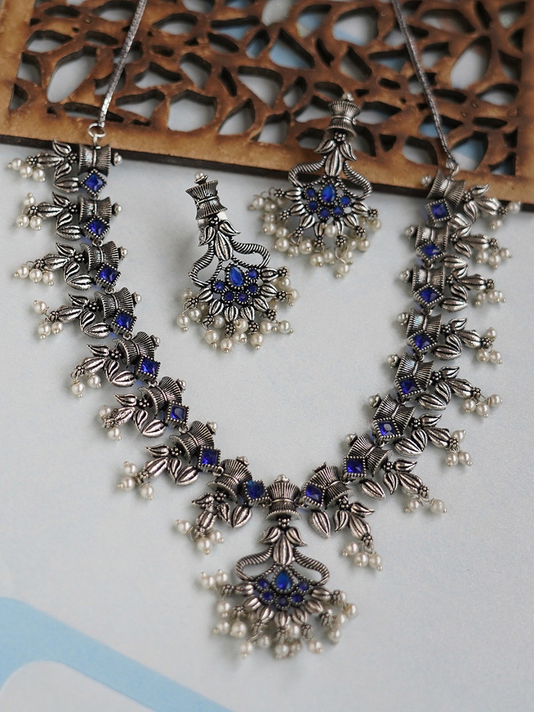 

FIROZA Women Blue & Silver-Toned Stone-Studded & Beaded Oxidised Jewellery Set