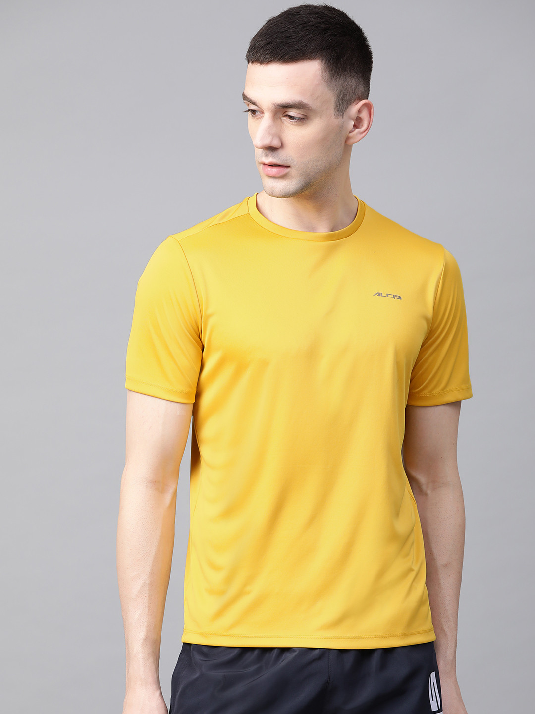 

Alcis Men Yellow Solid Slim Fit Round Neck VIROPROTKT T-shirt