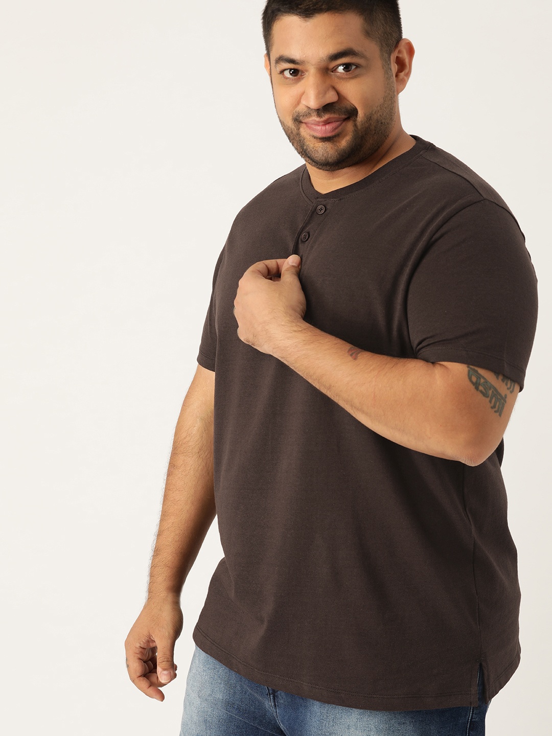 

Sztori Plus Size Men Coffee Brown Solid Henley Neck T-shirt