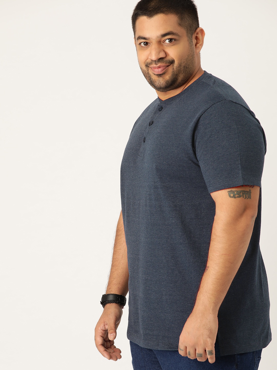 

Sztori Plus Size Men Navy Blue Solid Henley Neck T-shirt