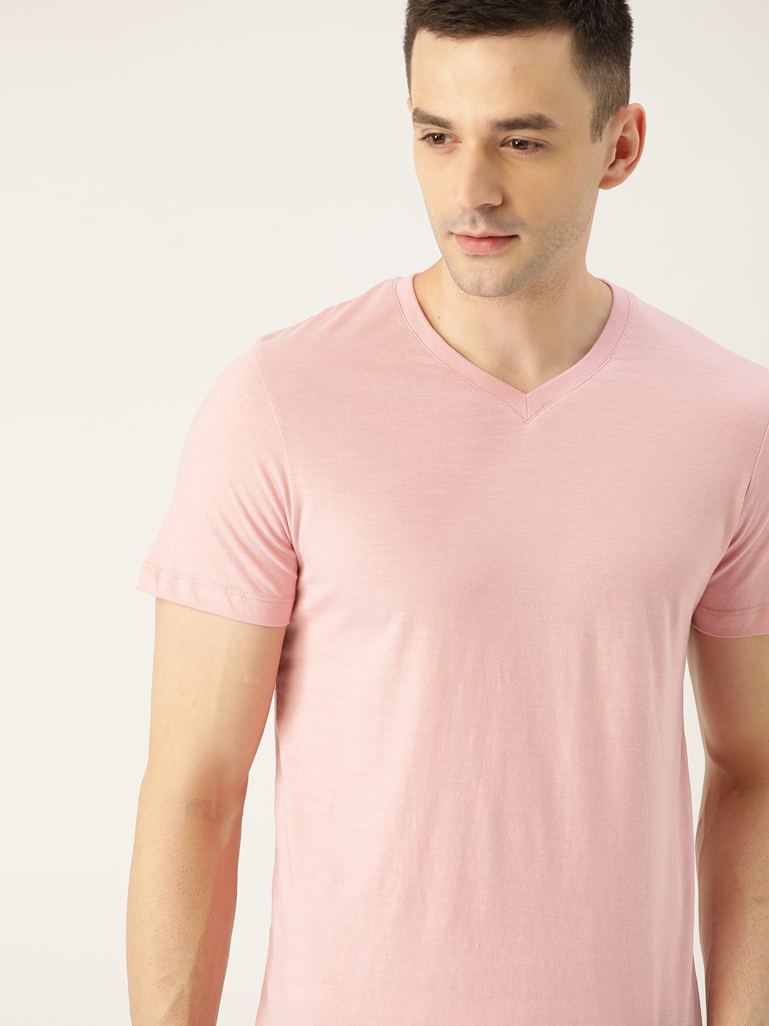 

ether Men Pink Solid V-Neck T-shirt