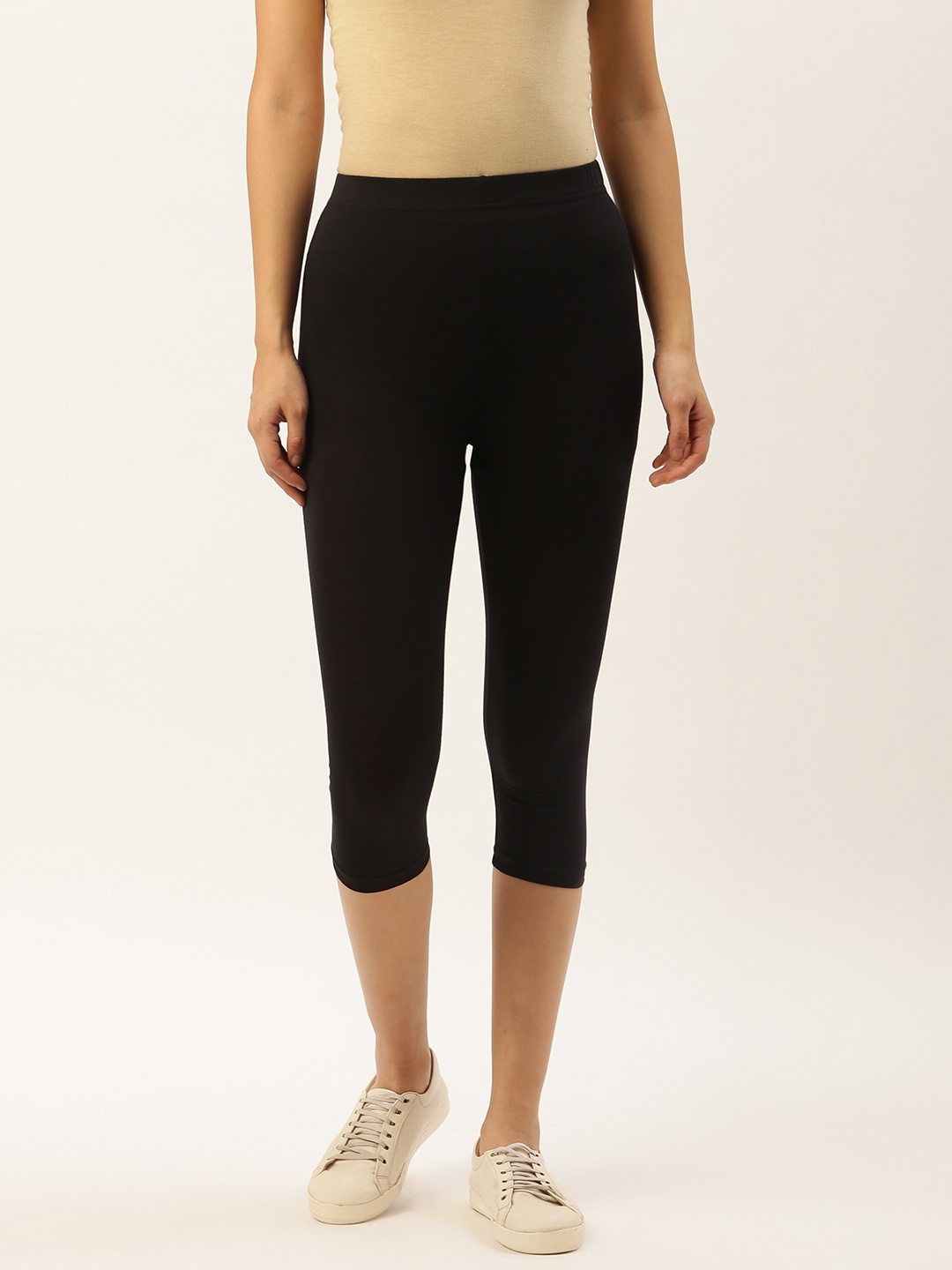 

Leading Lady Women Black Solid 3/4th Length Leggings
