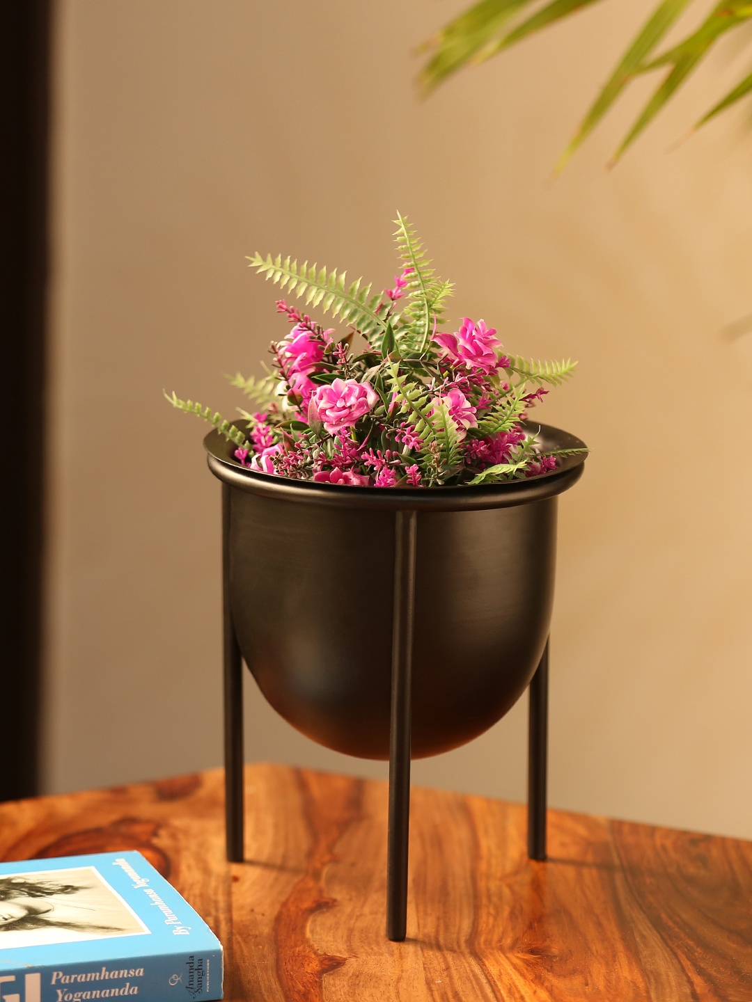 

ExclusiveLane 'Matte Black' Table Planter Pot With Tri-Stand In Iron (8.5 Inch)