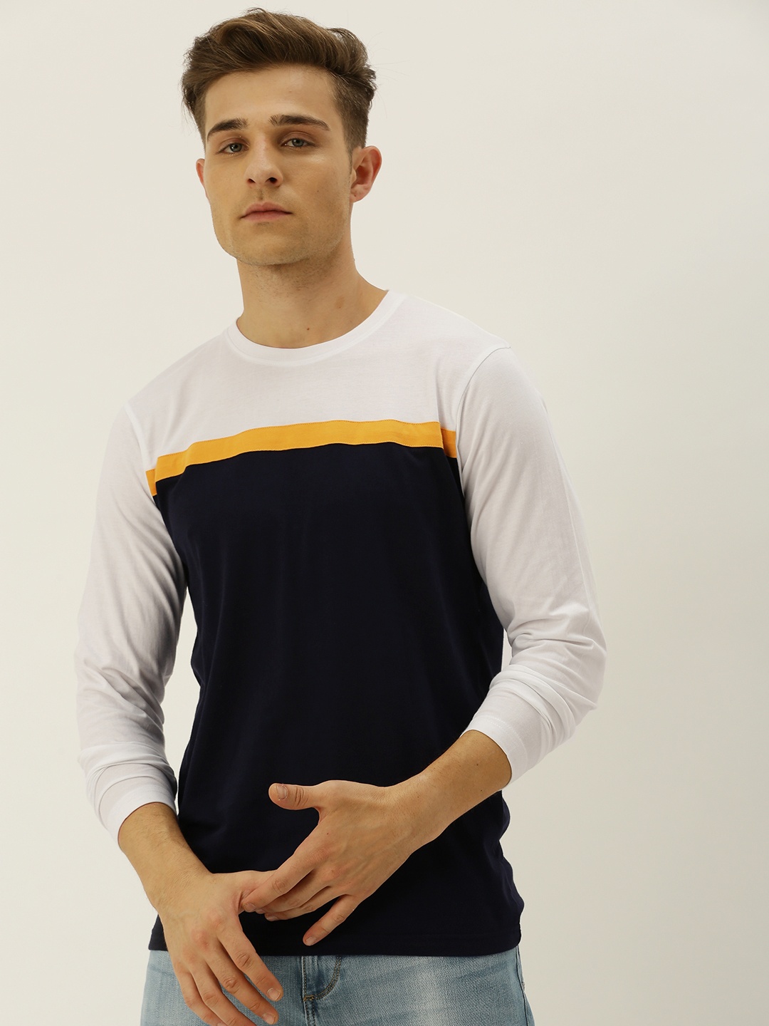 

VEIRDO Men Navy Blue & White Colourblocked Round Neck T-shirt