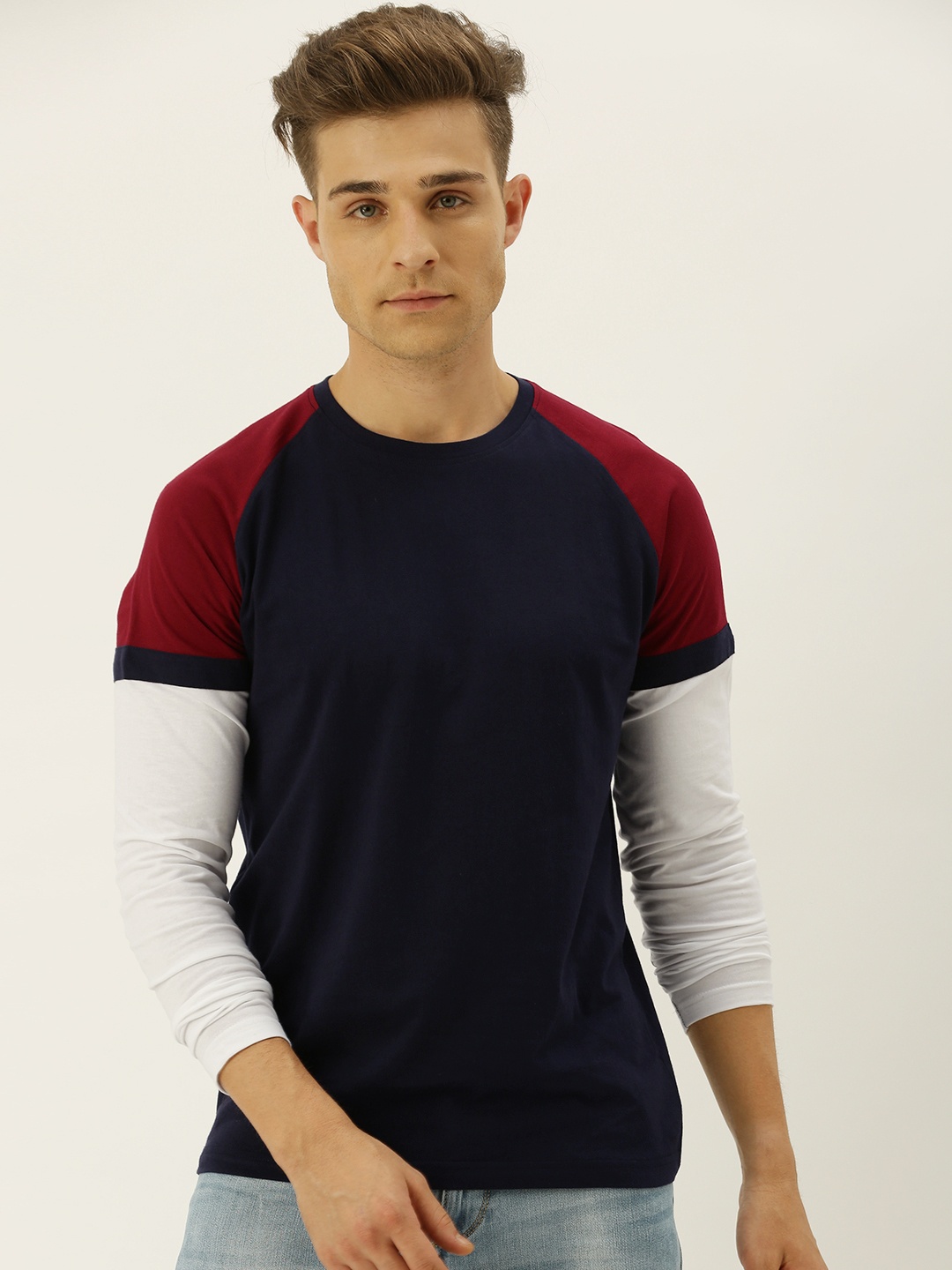 

VEIRDO Men Navy Blue Solid Round Neck T-shirt
