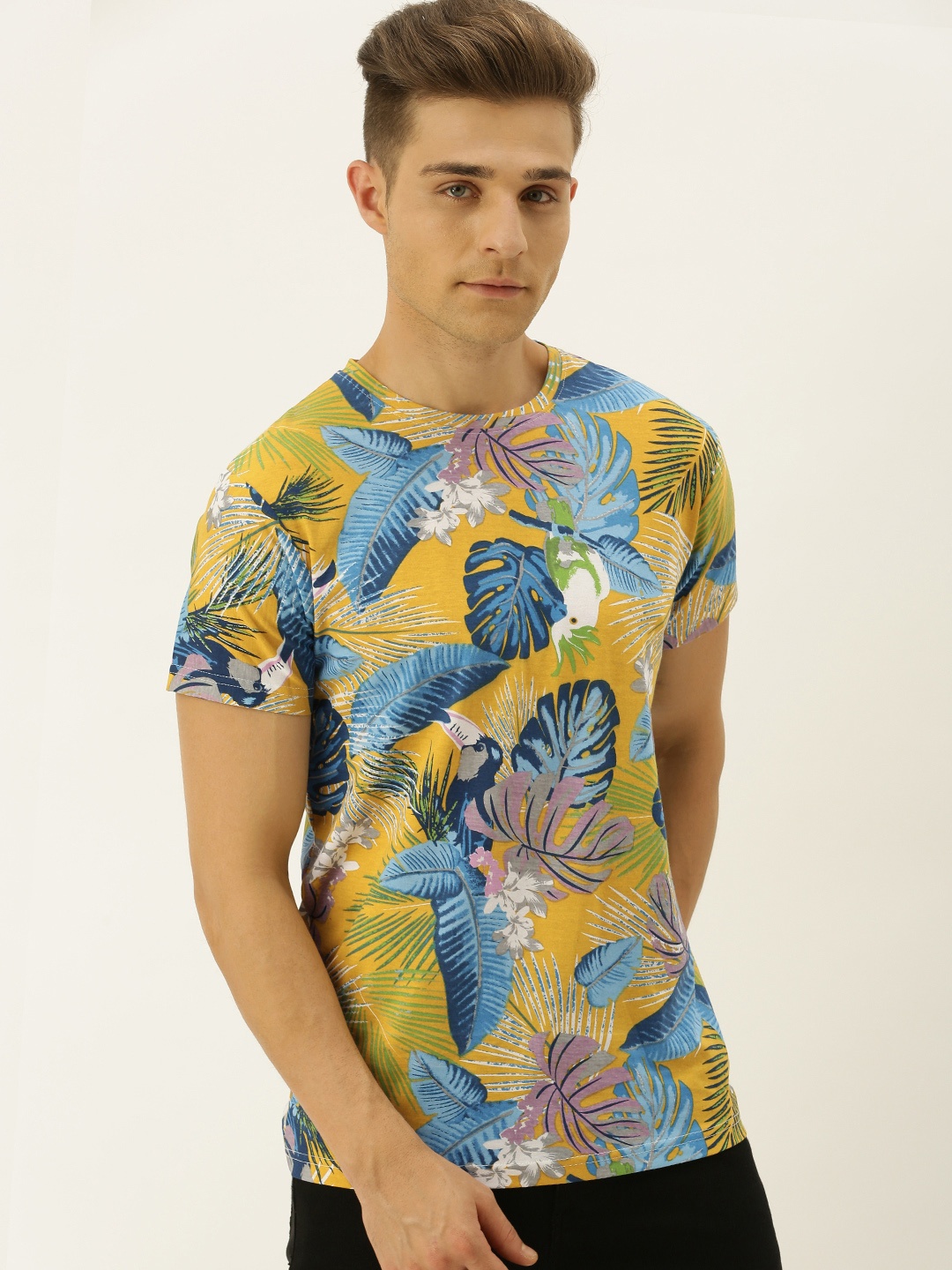 

VEIRDO Men Mustard Yellow & Blue Printed Round Neck T-shirt