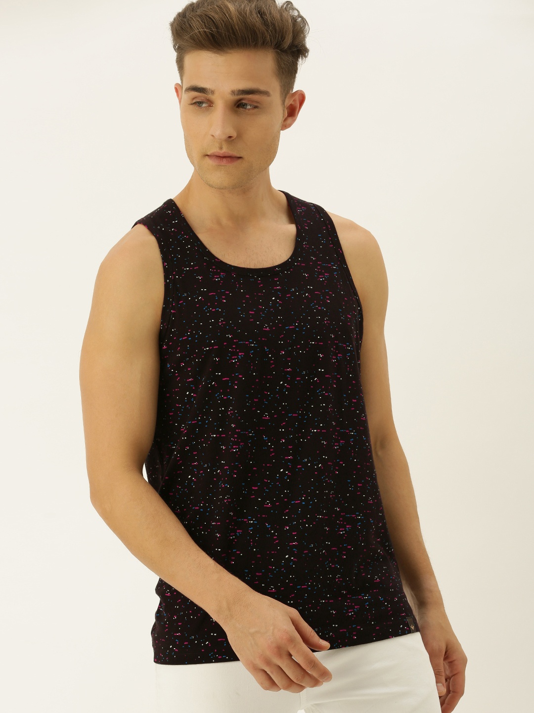 

VEIRDO Men Black & Pink Printed Round Neck T-shirt