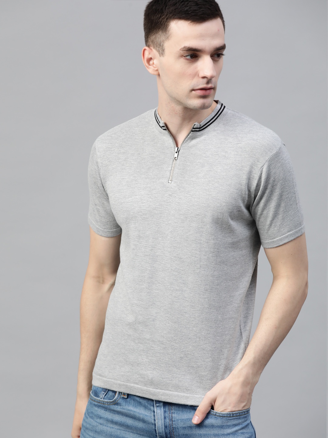 

Roadster Men Grey Melange Solid Round Neck T-shirt