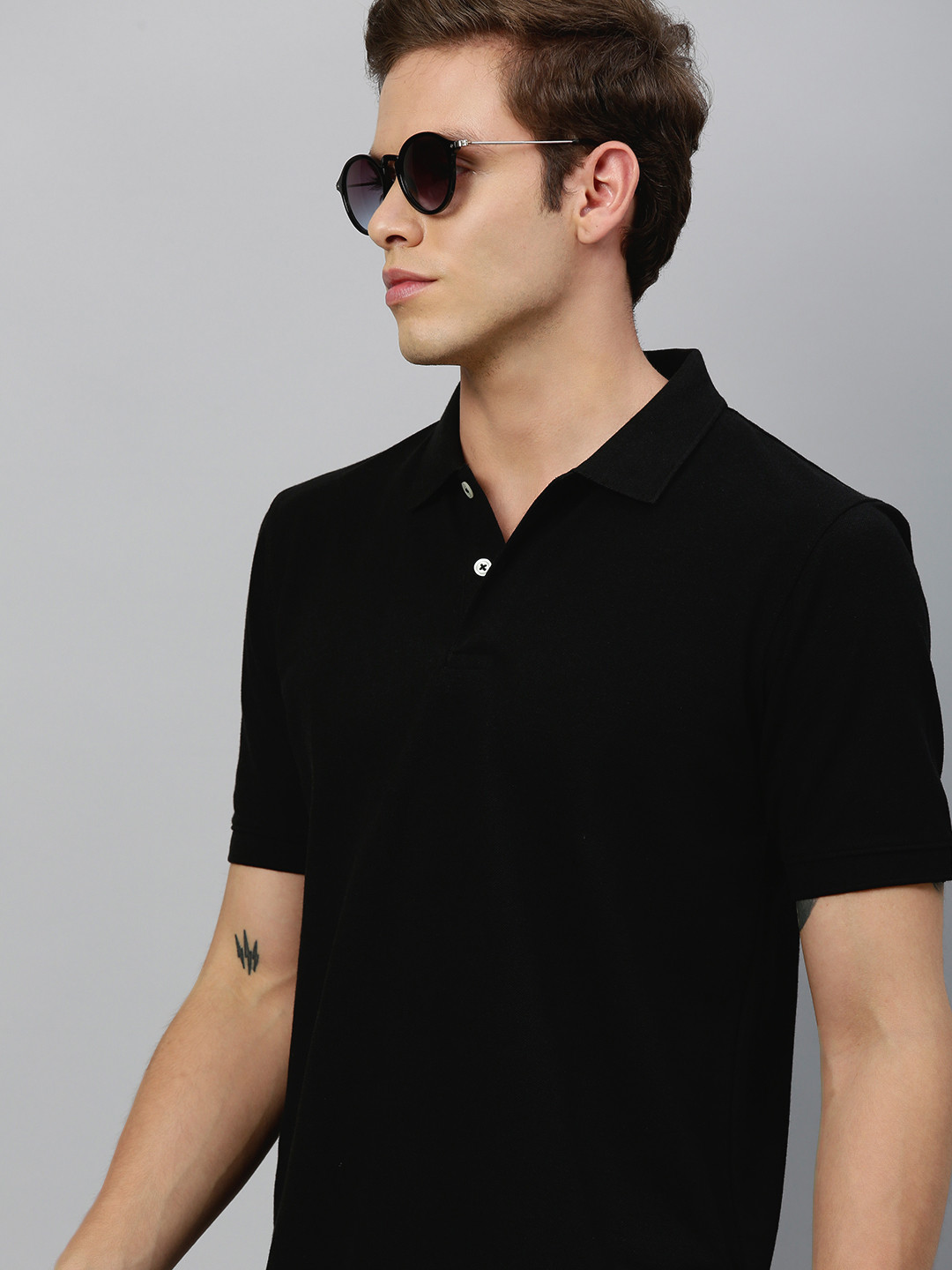 

Roadster Men Black Solid Polo Collar T-shirt